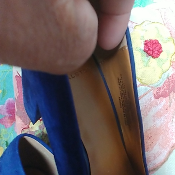 HALSTON BLUE SUEDE PUMPS - Picture 7 of 7